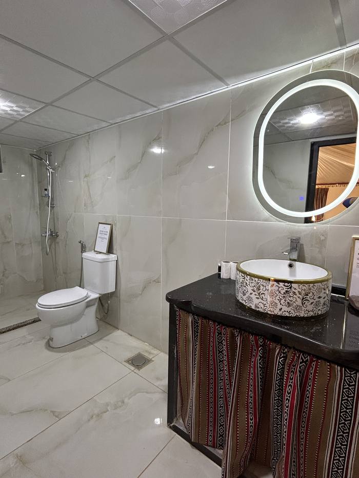 En-suite bathroom with shower and marble tiles